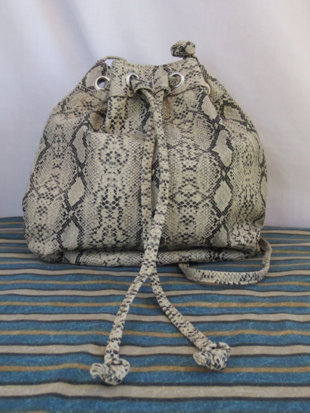 90s Unlisted Bag Cream Boa Print Faux Snakeskin Drawstring Close Mini Cross Body
